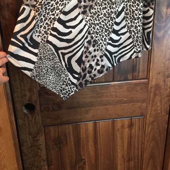 Animal print, 3/4 length sleeve, top - Picture 2 of 3