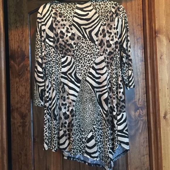 Animal print, 3/4 length sleeve, top - Picture 3 of 3
