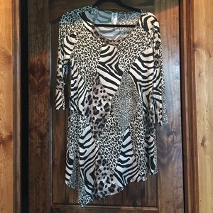 Animal print, 3/4 length sleeve, top