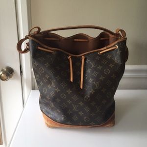 My clothes closet! Authentic Louis Vuitton Noe 😍