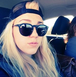 Meet your Posher, Melissa