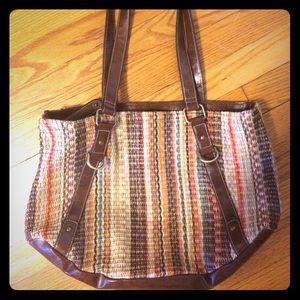Weaved bag with brown leather
