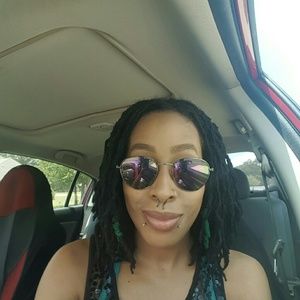 Meet your Posher, Delisa