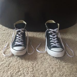 🎉BLACK AND WHITE CONVERSE🎉