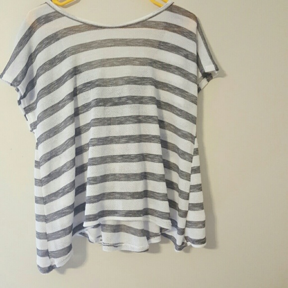 Bow-back flow blouse NWT - Picture 3 of 4