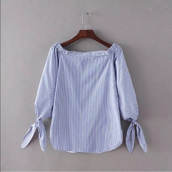•Off the shoulder blouse blue and white• - Picture 2 of 3