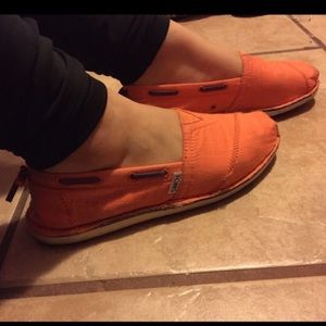 TOMS orange