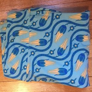 LuLaRoe leggings tall and curvy