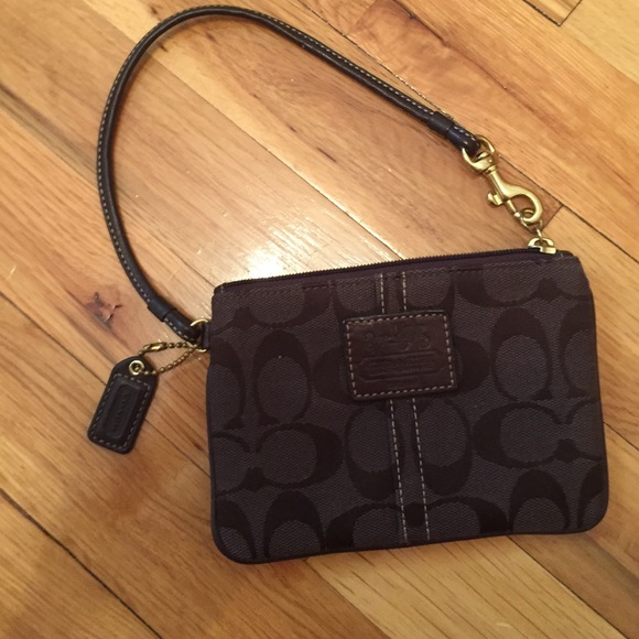 Coach wristlet brown signature authentic