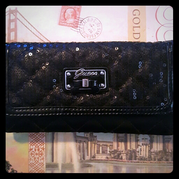 !!GUESS WALLET!! MAKE OFFER!!