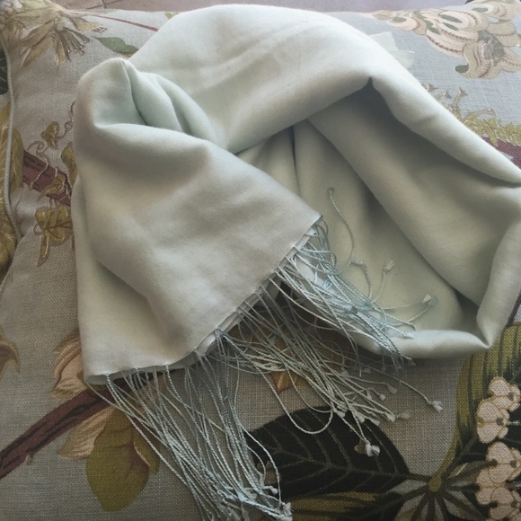 Beautiful, soft wool pashmina scarf