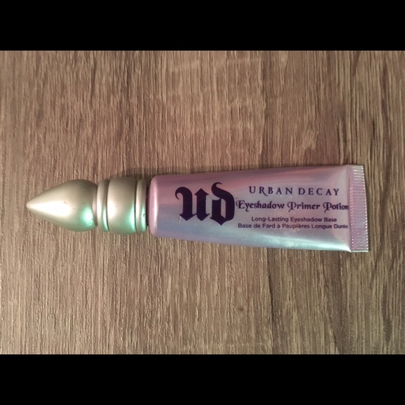 URBAN DECAY eye potion primer