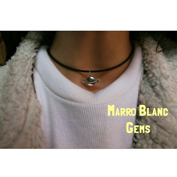??Rad 90s Saturn silver choker!