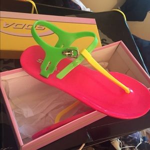 Jelly hot pink sandals
