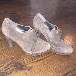 Suede gray/brown heels