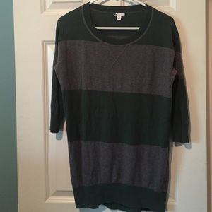 Grey and green top
