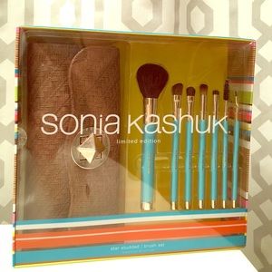 Sonia Kashuk makeup brush set + case