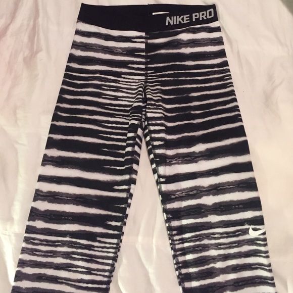 Nike pro cropped spandex