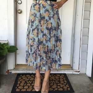 A floral cinderella fresh skirt