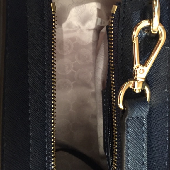 ✨Michael Kors✨ Selma Saffiano Leather Crossbody - Picture 4 of 4