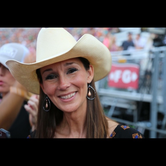 Meet your Posher, Terry - Picture 2 of 4