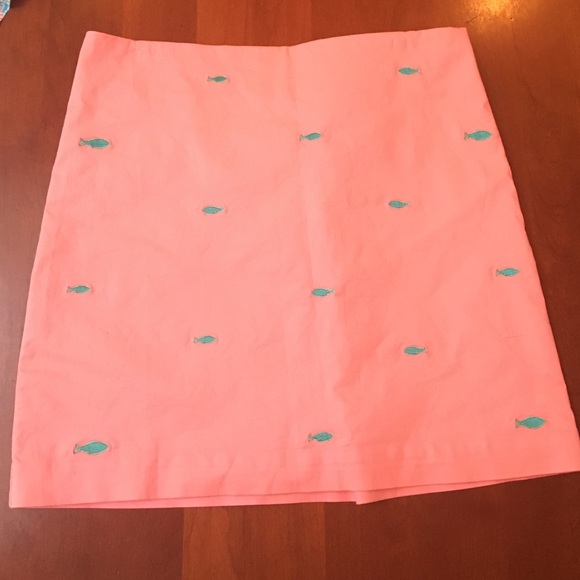 50 PERCENT OFF Vineyard Vines embroidered skirt