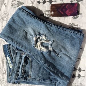 Distressed skinny jeans