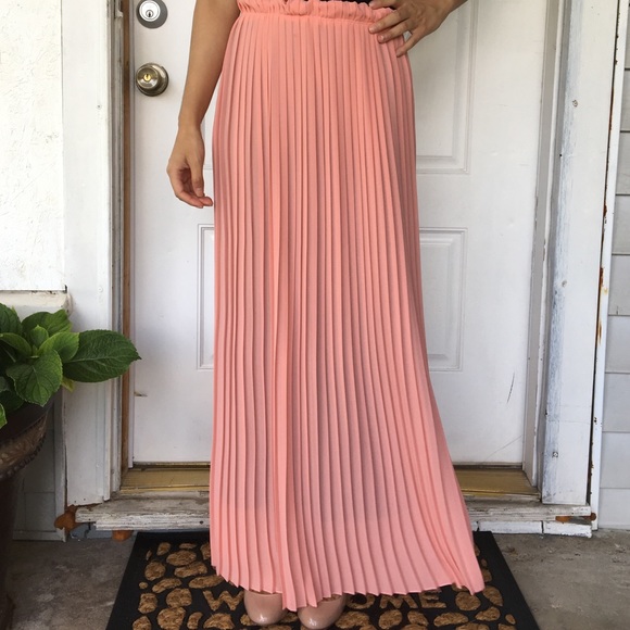 Pink pleated maxi skirt