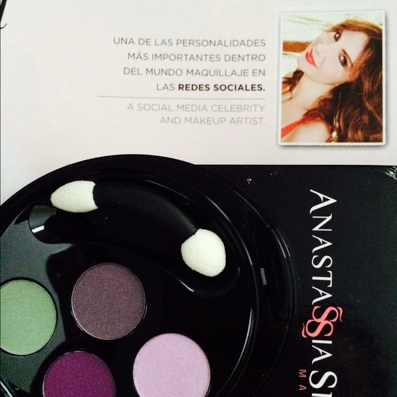 Anastassia Sfeir eye shadow