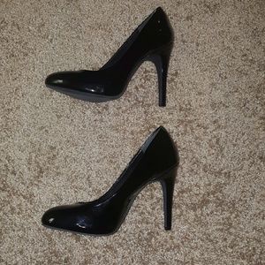 Jessica Simpson Black Patent Pumps