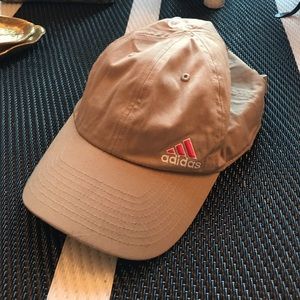 ✨tan adidas baseball cap ✨
