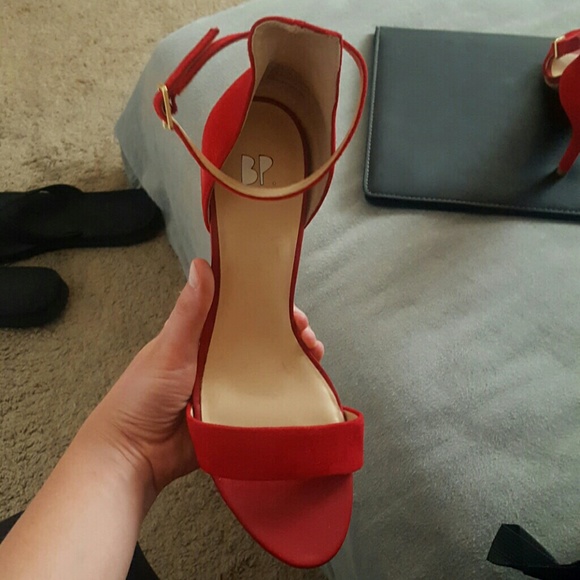 Heels - Picture 4 of 4