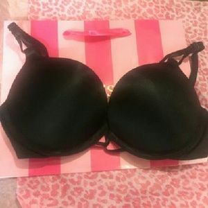 NWOT VS Bombshell Bra 32A
