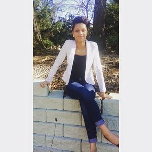 Meet your Posher, Amia