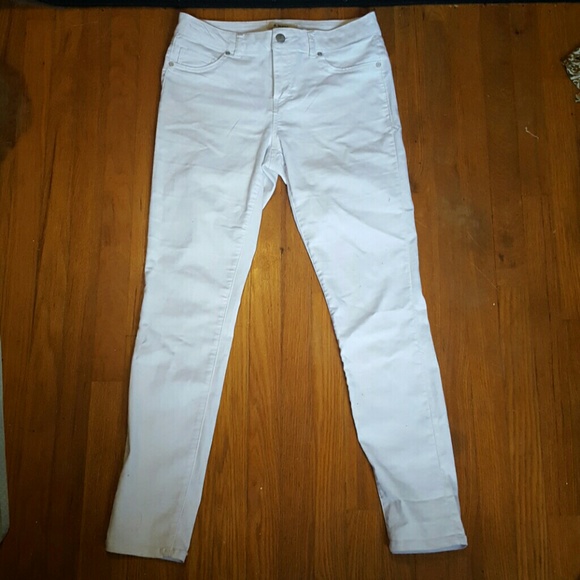 White D.Jeans