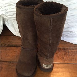 Tall Chocolate Brown Uggs Size 5