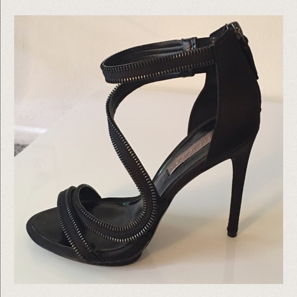 BCBGMaxAzria Shoes - 10 MINUTE SALE!🔥BCBG MAXAZARIA SATIN BLACK HEELS!
