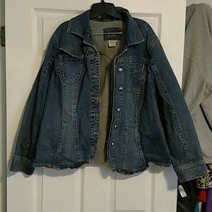 Denim Jacket with a scalloped bottom