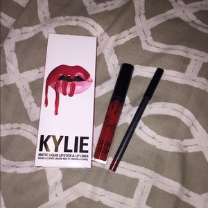 Kylie Jenner Mary Jo Matte Liquid Lipstick & Liner