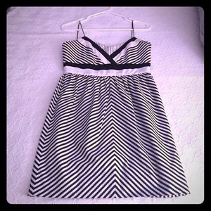 ALICE AND OLIVIA STRIPPED DRESS