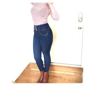 SOLD on VIN‼️High waist jeans