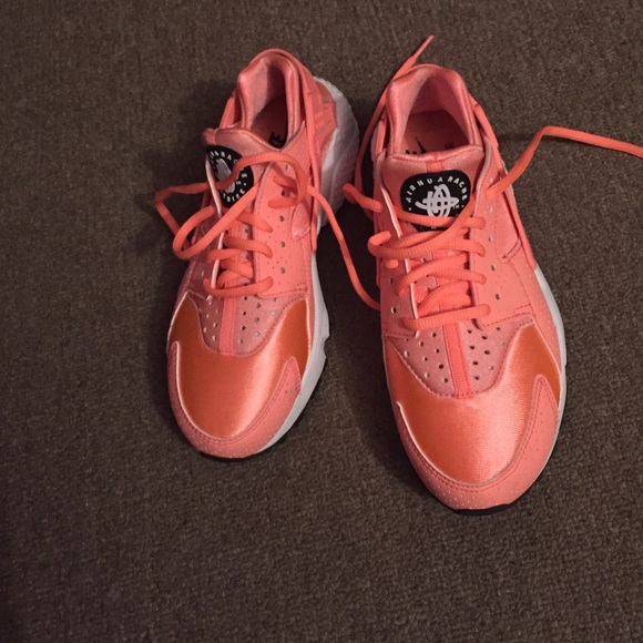 Peach Air Huarache sneakers are made by Nike.