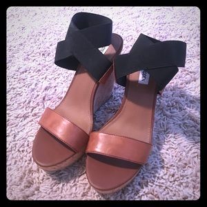 •LAST CHANCE• Steve Madden Wedges