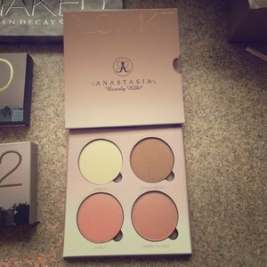 Anastasia Beverly Hills Glow kit