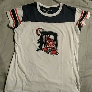 Detroit tigers t shirt