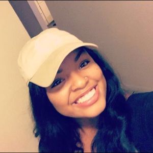 Meet your Posher, Nia