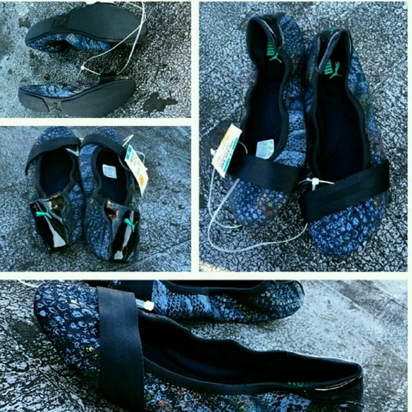 Puma slid on tennis shoes/ballet flats
