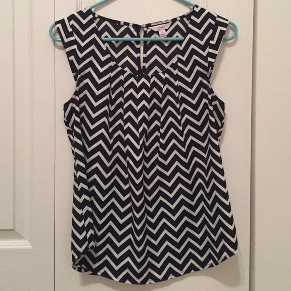 Black and white chevron top