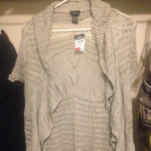 Rue 21 light gray knitted short sleeve cardigan
