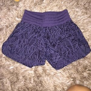 Lululemon tracker shorts
